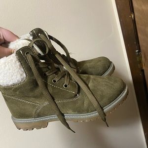 Olive green, Sherpa lined booties Size 8